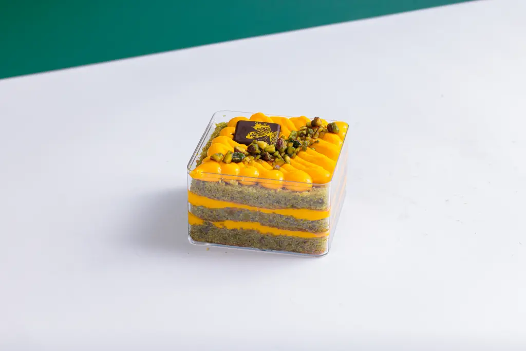 [50184779] PISTACHIO SAFFRON CAKE SLICE 