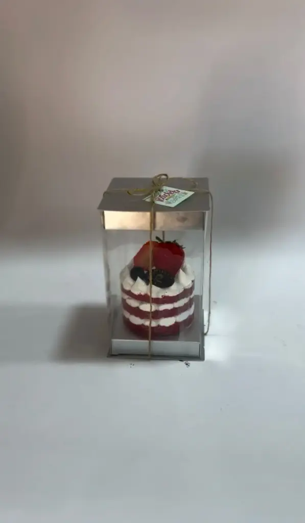 RED VELVET GIFT SLICE