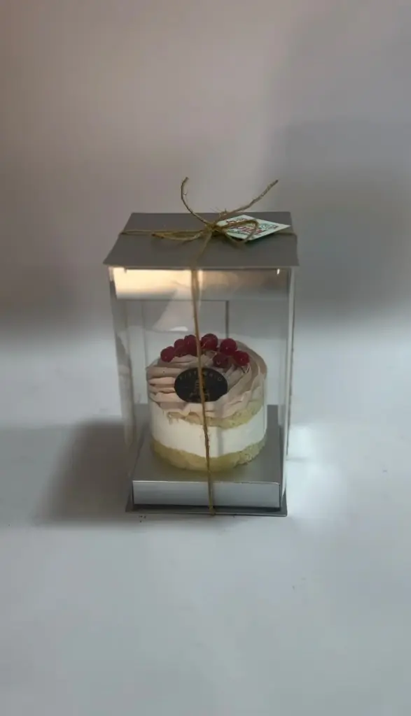 STRAWBERRY CREAM GIFT SLICE  CAKE